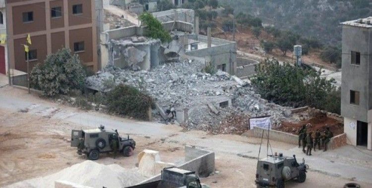 İsrail Filistinlileri kendi evini yıkmaya zorluyor