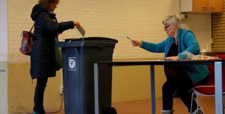 Hollanda'da seçimin galibi yerel partiler oldu