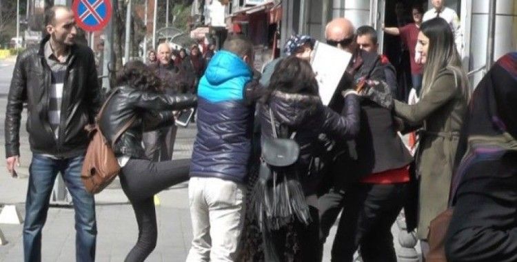 Kadınlar sokak ortasında kavga etti