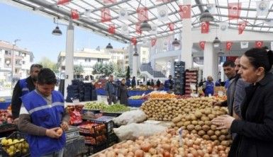 15 yaşındaki pazarcı tezgah başında mest etti