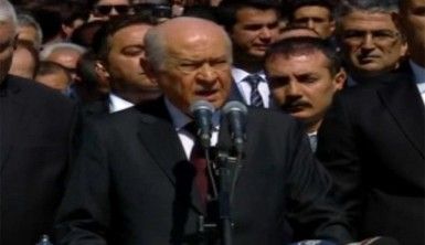 Türkeş kabri başında anıldı