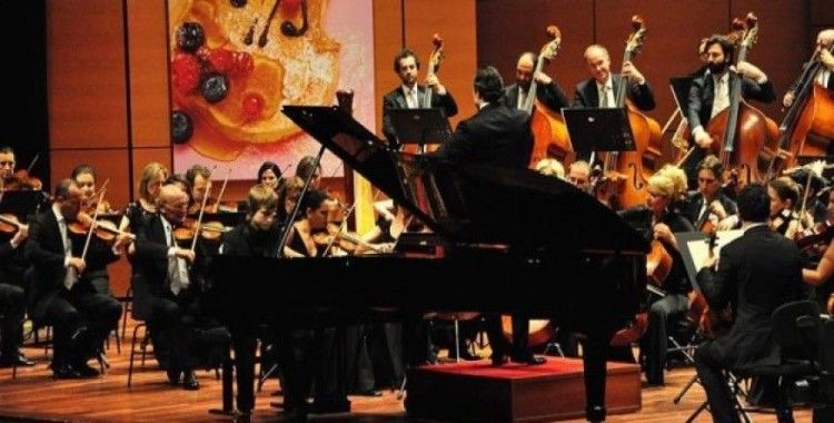 İngiliz Kraliyet Filarmoni Orkestrası Türk bestesini icra etti