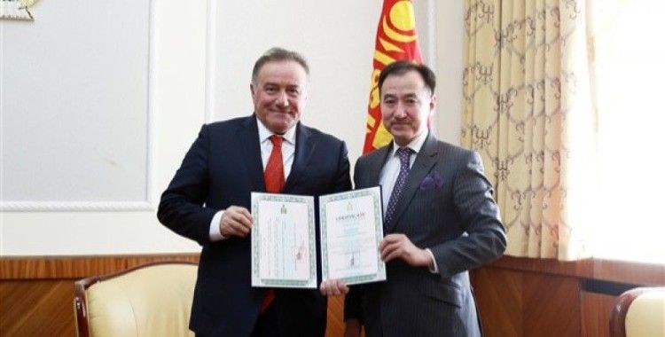 Enver Yücel'e 'Moğolistan Kültür Elçiliği Nişanı' verildi