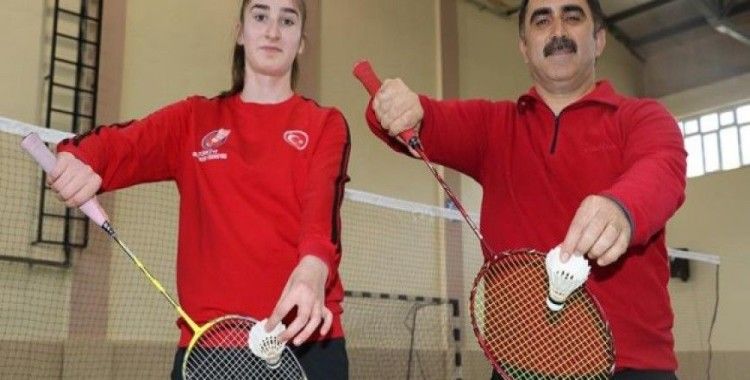 Milli badmintoncu Zehra Erdem'in gözü olimpiyatlarda