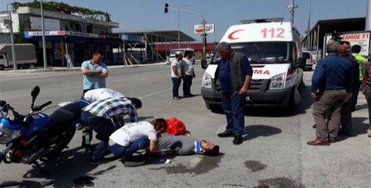Antalya'da kamyonetle motosiklet çarpıştı
