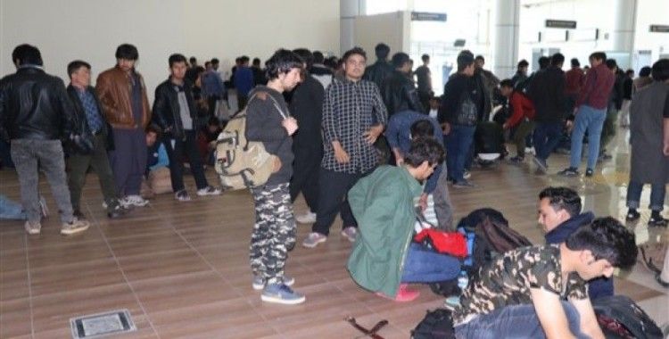 Ağrı'da 227 kaçak göçmen sınır dışı edildi 