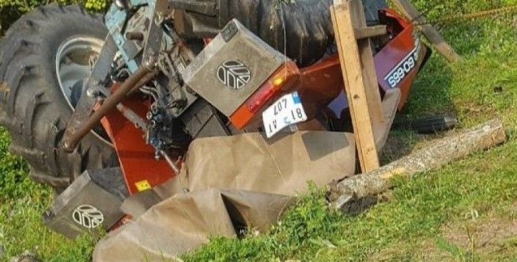 Devrilen traktörün altında kalan sürücü hayatını kaybetti 