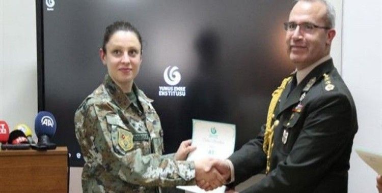 ​Makedonyalı askeri personele Türkçe sertifika