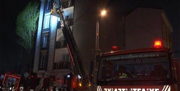 Esenyurt'ta yangın çıkan apartmanda 12 kişi mahsur kaldı