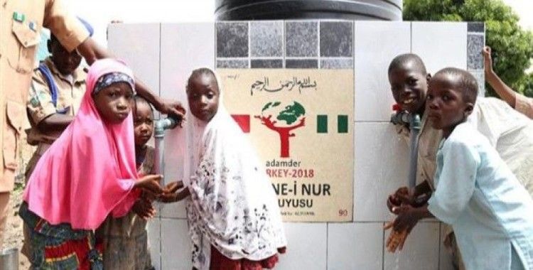 Türk hayırseverler Nijerya'da su kuyuları açtırdı
