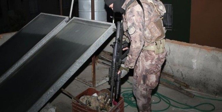 Adana'da yasa dışı silah ticareti operasyonu, 14 gözaltı