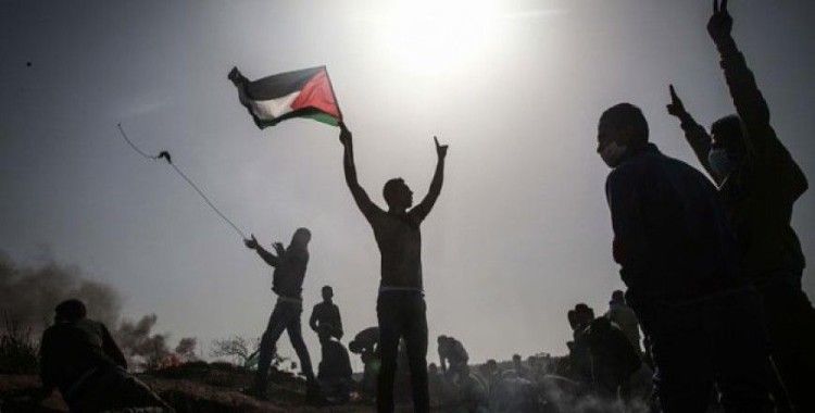 Gazze'deki barışçıl gösterilerde yaralanan Filistinli şehit oldu