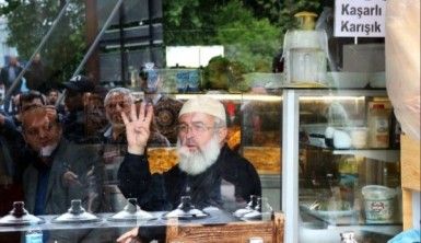 Abdullah Gül'e 'Rabia'lı protesto