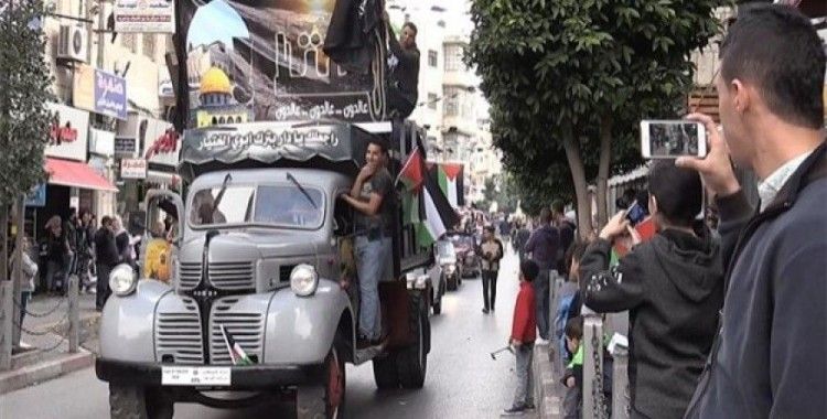 Ramallah'ta Nekbe tanığı otobüsler protestoda