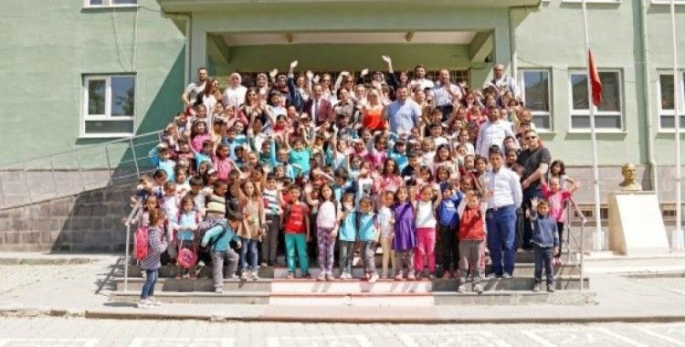 EWE Turkey Grup'tan 500 çocuğa kıyafet desteği 