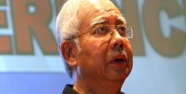 Malezya'da eski Başbakan Necip Rezak sorgulanıyor