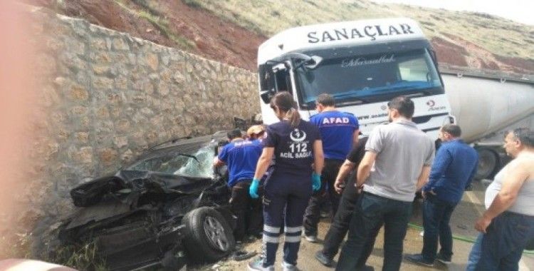Afyonkarahisar'da trafik kazası, 2 yaralı 