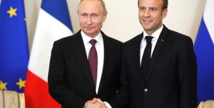 ​Macron ve Putin bir araya geldi