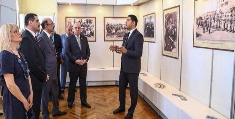 ​Azerbaycan'ın kuruluşunu konu alan fotoğraf sergisi açıldı