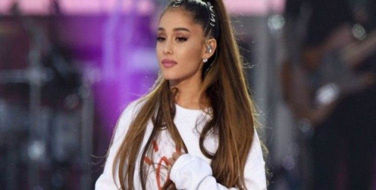 Ariana Grande, terör saldırısında ölenlerin anısına yaptırdı
