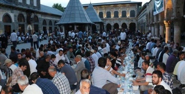 Diyarbakırlılar fetih iftarında bir araya geldi