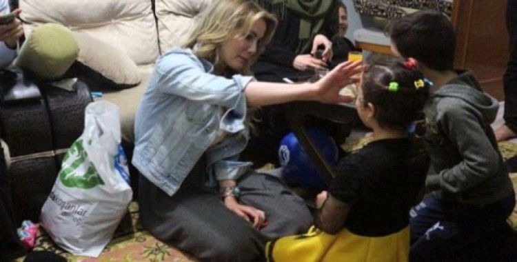 Ünlü oyuncu Gamze Özçelik Suriyeli aileyle iftar yaptı