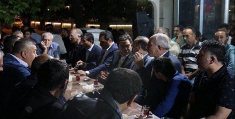 AK Partili adaylar MHP seçim bürosunu ziyaret etti