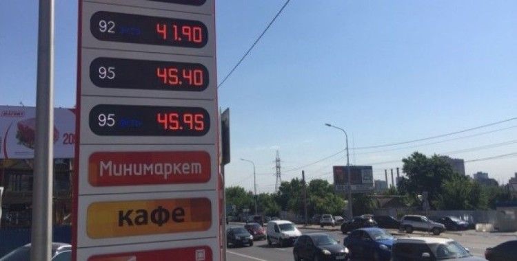 Rusya'da artan akaryakıt fiyatlarına önlem alınacak