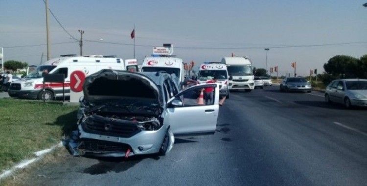 İzmir'de trafik kazası, 3 yaralı