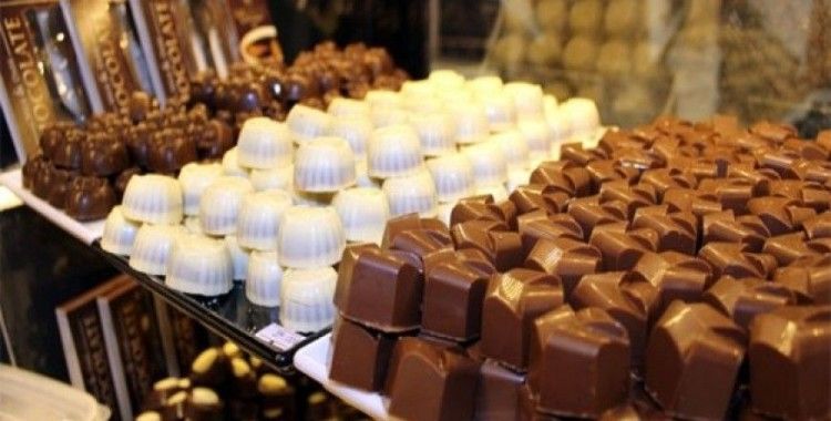 Polisten Bayram öncesi çikolata baskını 