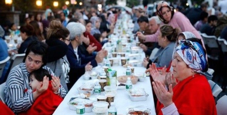 ABD'de Müslümanlar sokak iftarında bir araya geldi