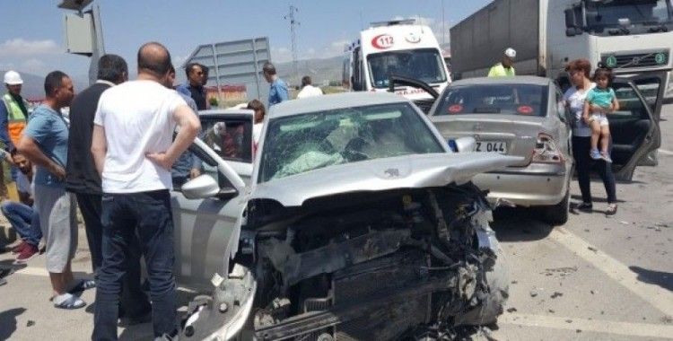 Erzincan'da trafik kazası, 9 yaralı