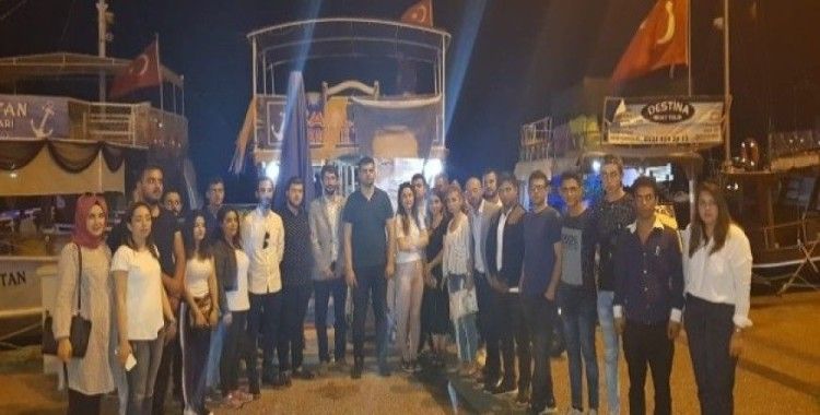 AK Parti'li gençler Foça'da iftar yemeğinde buluştu