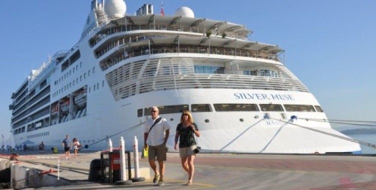 560 Amerikalı turist gemiyle Kuşadası'nda