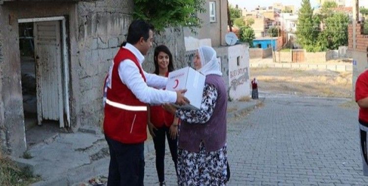 Türk Kızılayından Batman'da 4 bin aileye gıda yardımı