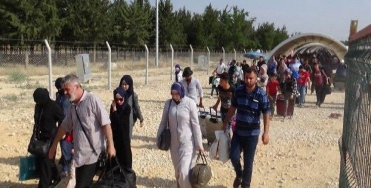 Sınırda Suriyelilerin son gün yoğunluğu