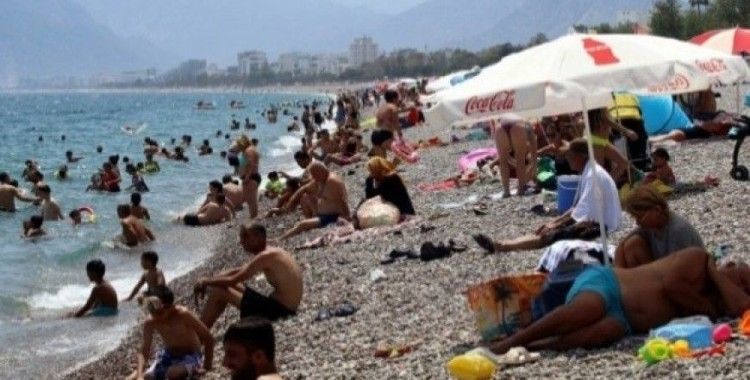 ​Antalya'ya denizden ve havadan turist yağdı