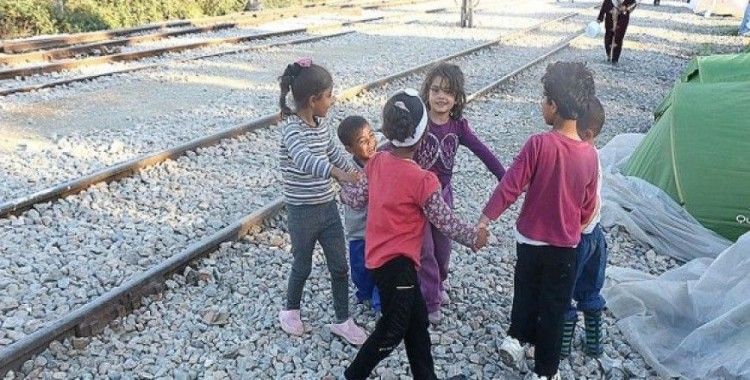 ABD sınırında yaklaşık 2 bin çocuk ailesinden ayrı düştü
