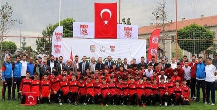 Sivas'ta 'Futbol Okulu Projesi' başladı