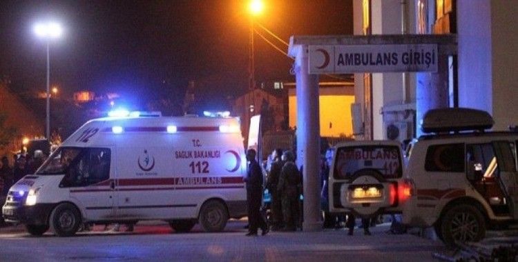 Hakkari Çukurca'da askeri konvoya roketli saldırı