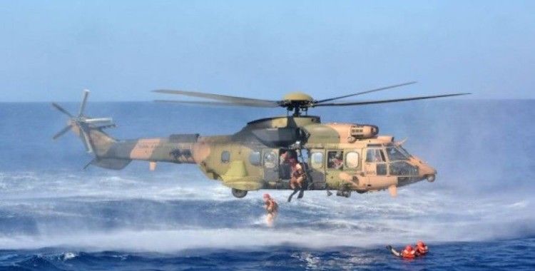 Türk donanması Akdeniz açıklarında gövde gösterisi yaptı