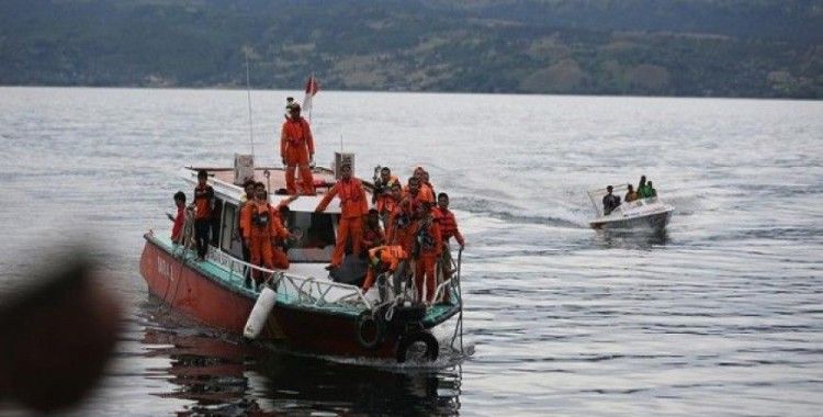 Endonezya'daki tekne kazasında kayıp sayısı artıyor