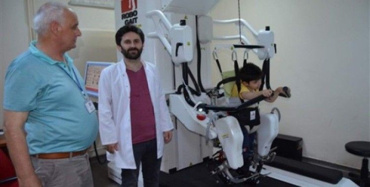 Robot tedavisi felçli hastaların umudu oldu
