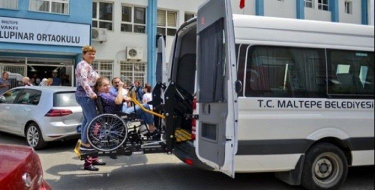 Maltepe'de engelliler ve yaşlılar sandıklara taşındı