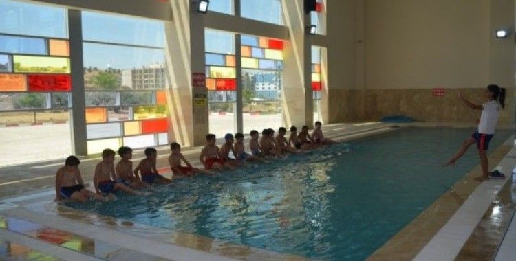 Başkan Şirin'den çocuklara havuz jesti