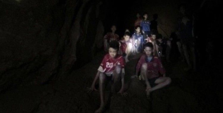 Tayland'da mağarada mahsur kalan çocukları kurtarma operasyonu başladı