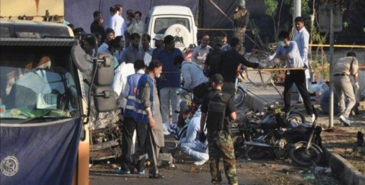 Pakistan'da mitinge canlı bombalı saldırı, 12 ölü