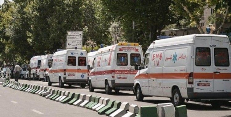 İran'da petrol tankeri yolcu otobüsüne çarptı, 16 ölü