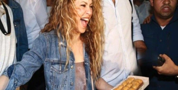 Dünyaca ünlü şarkıcı Shakira baklavanın tadına baktı