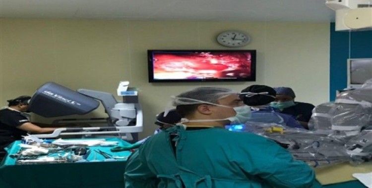 Tıp tarihine geçecek robotik izsiz tiroid ameliyatı